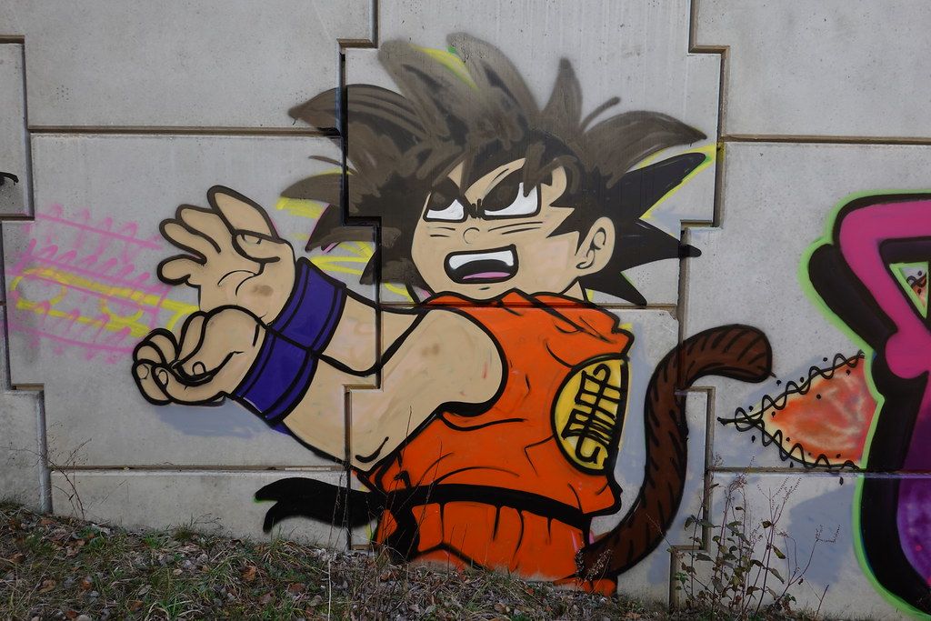 Grafiti de Son Goku en un muro